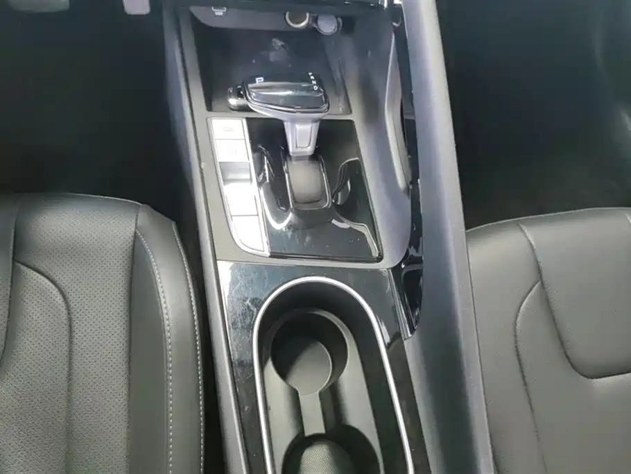Hyundai Elantra 2023 — фото 16