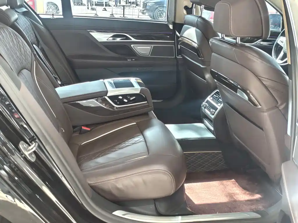 BMW 7 Series 2022 — фото 16