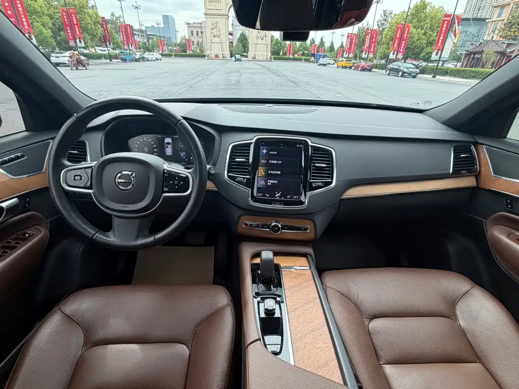 Volvo XC90 2022 — фото 11
