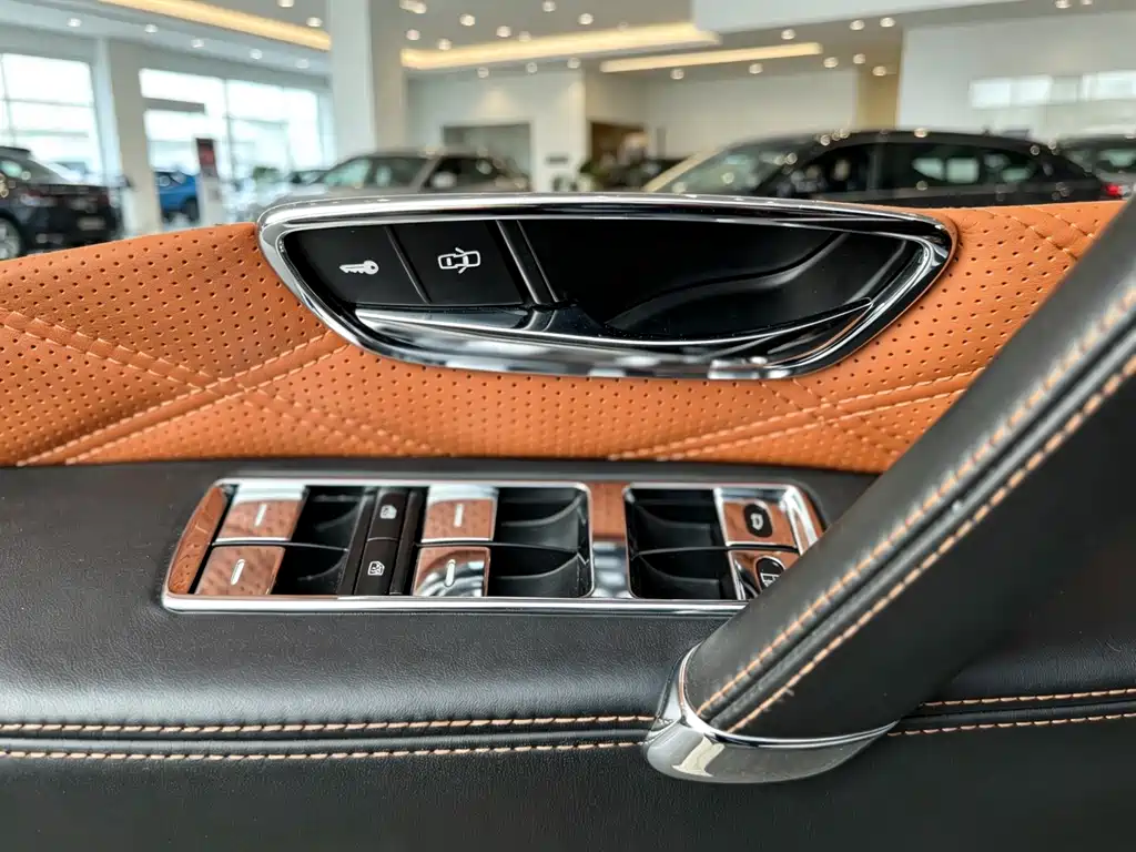 Bentley Flying Spur 2013 — фото 11