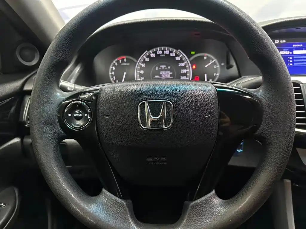 Honda Accord 2018 — фото 9