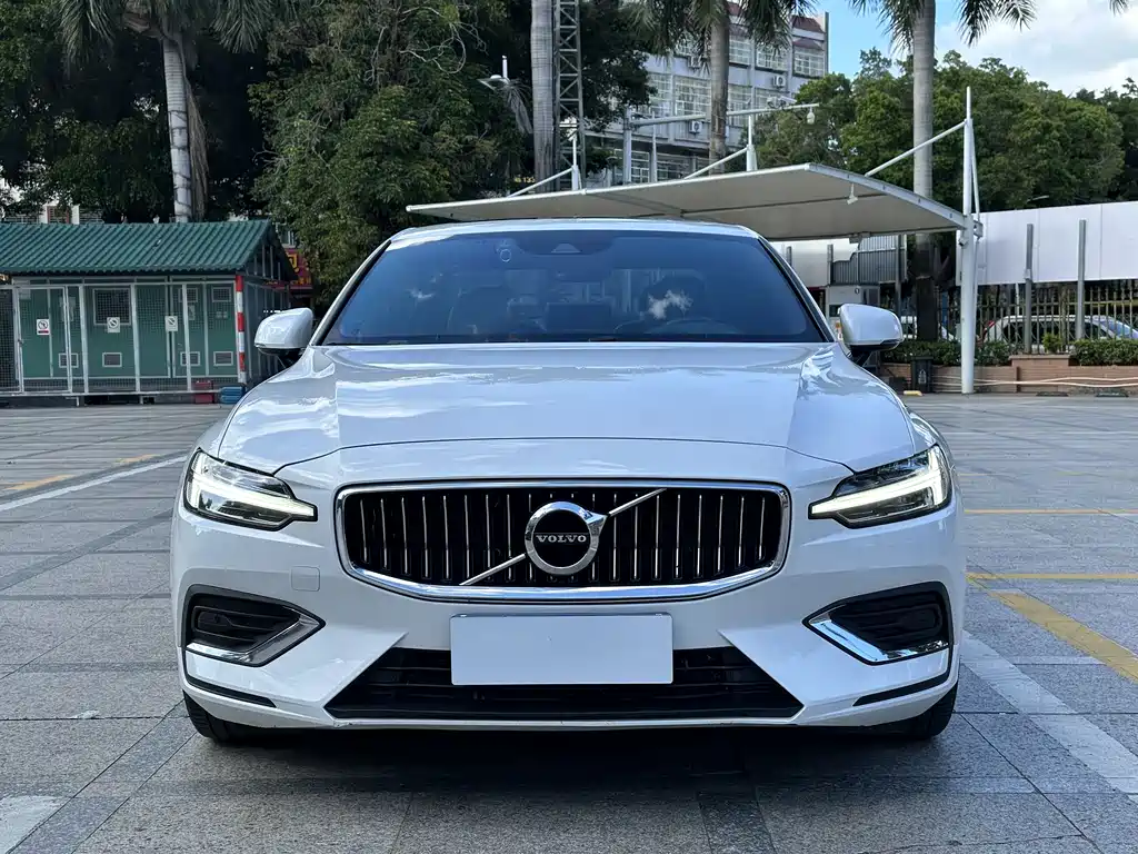 Volvo S60 2021 — фото 2