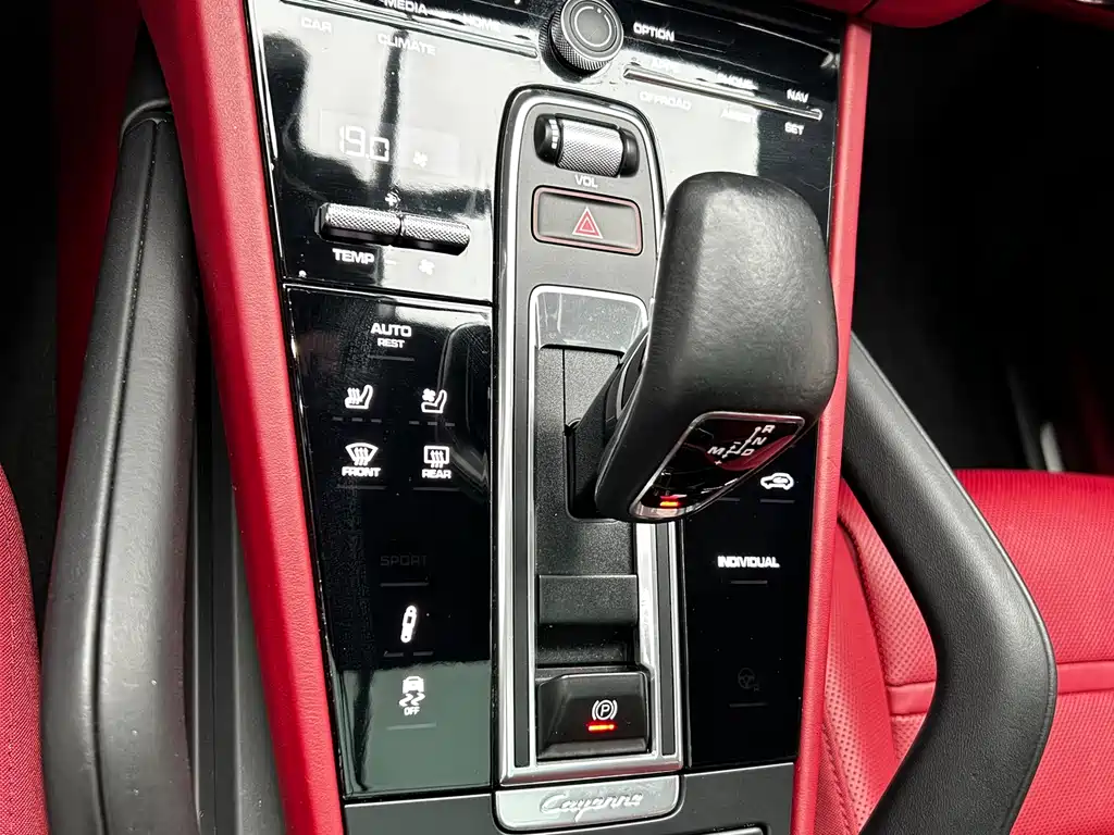 Porsche Cayenne Hybrid 2023 — фото 12