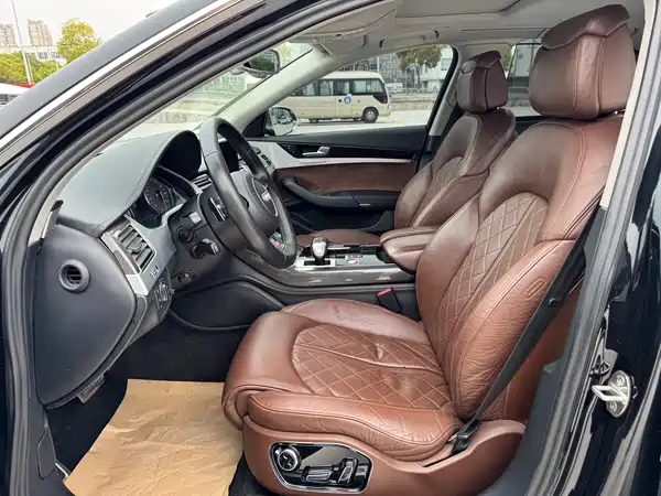 Audi S8 2013