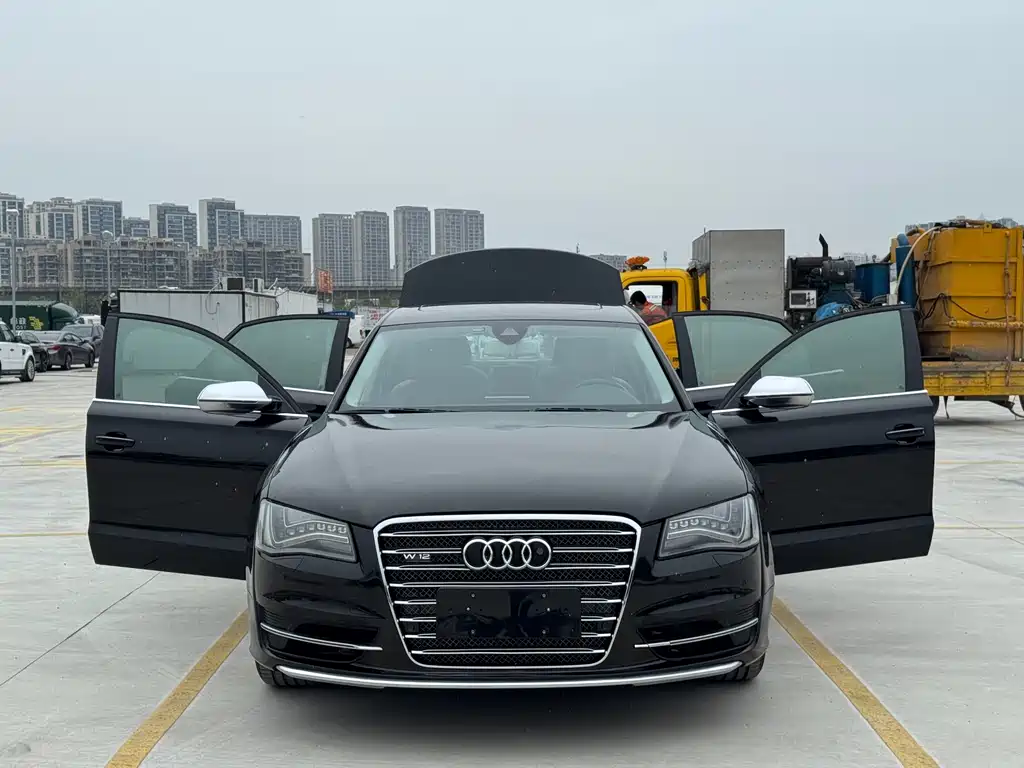 Audi S8 2014 — фото 18