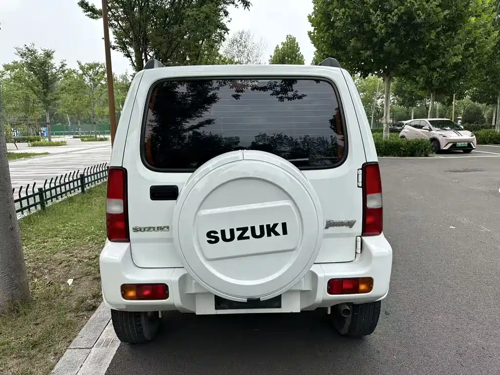 Suzuki Jimny 2013 — фото 11
