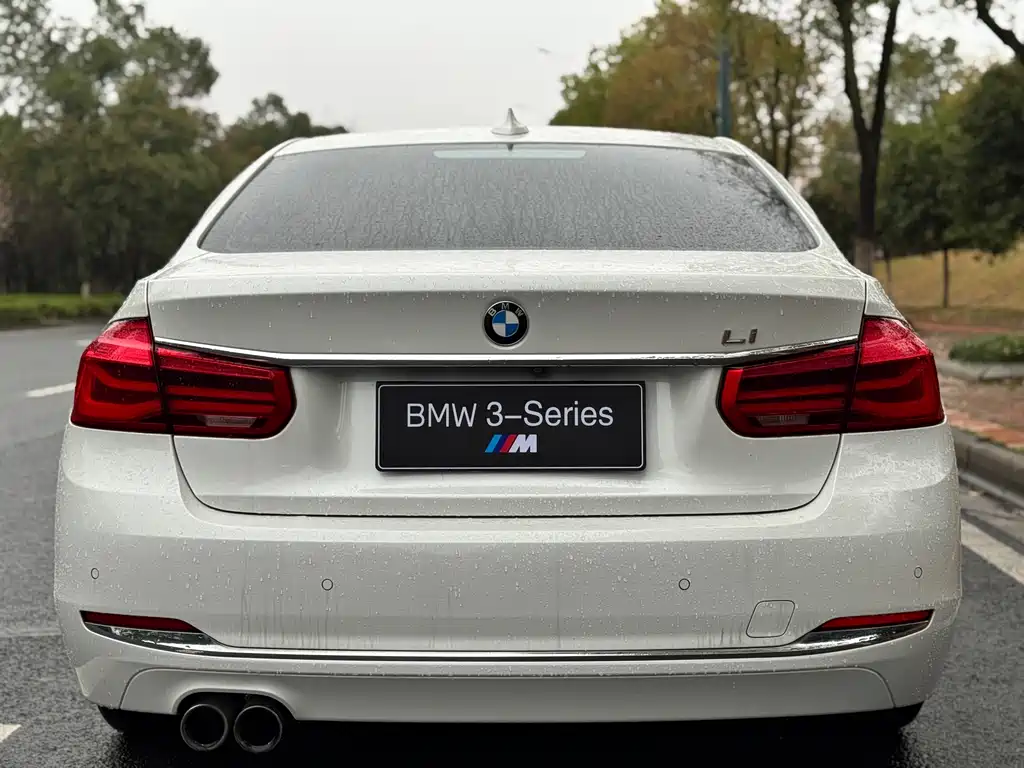 BMW 3 Series 2018 — фото 8