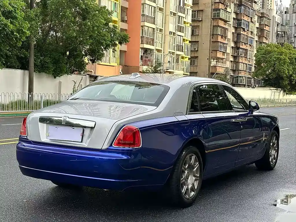 Rolls-Royce Ghost 2019 — фото 11