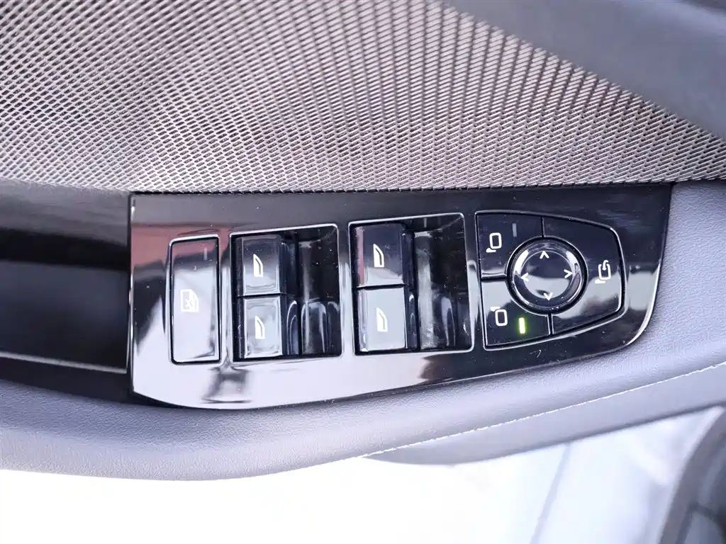 BMW 2 Series 2025 — фото 17