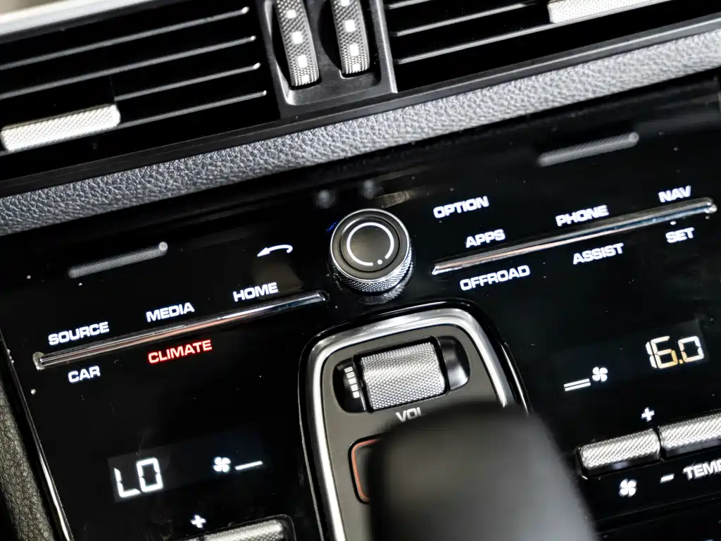 Porsche Cayenne 2020 — фото 15