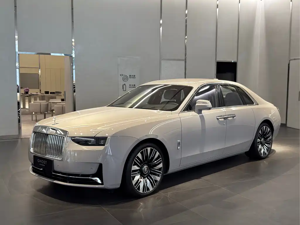 Rolls-Royce Ghost — фото 1