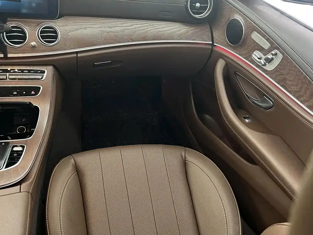 Mercedes-Benz E-Class 2023 — фото 15