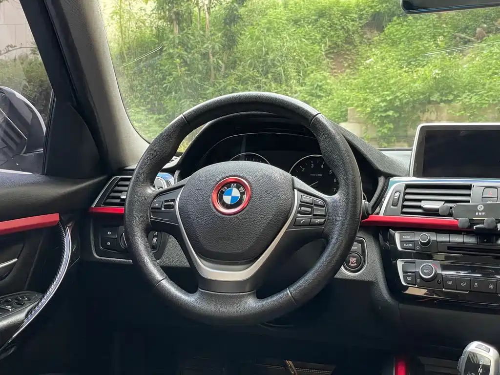 BMW 3 Series 2017 — фото 17