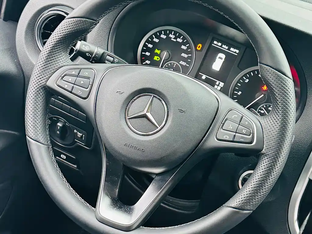 Mercedes-Benz Vito 2023 — фото 17