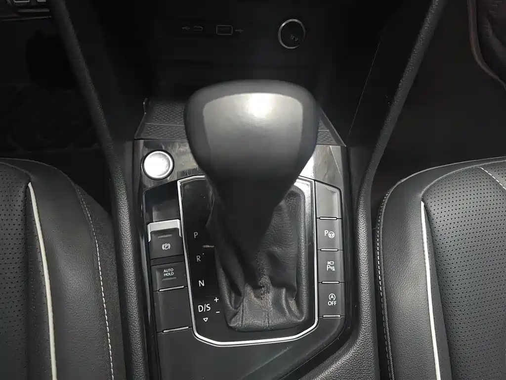 Volkswagen Tiguan L 2023 — фото 10