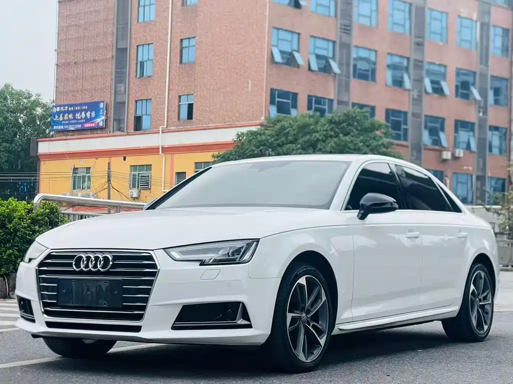Audi A4L 2018 — фото 1