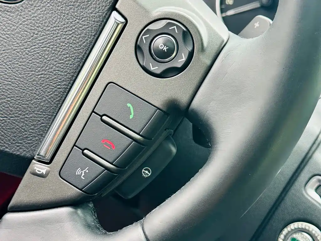 Land Rover Discovery 2016 — фото 20