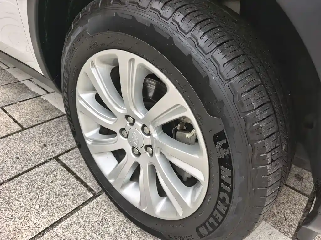 Land Rover Discovery Sport 2019 — фото 11