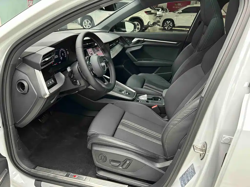 Audi A3 2023 — фото 11