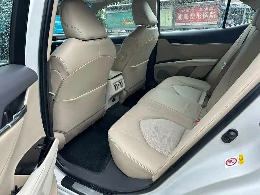 Toyota Camry 2018 — фото 4