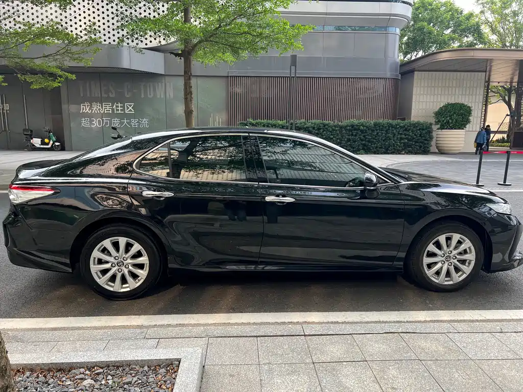 Toyota Camry 2019 — фото 8