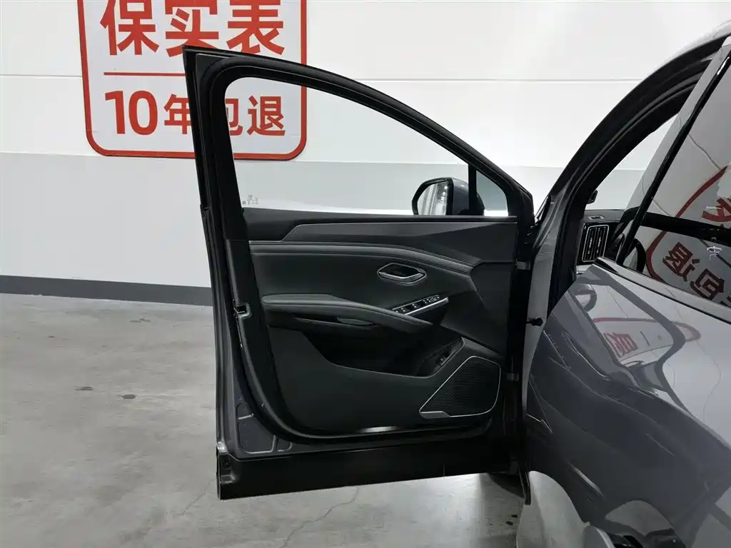 BYD L DM-i 2025 — фото 8