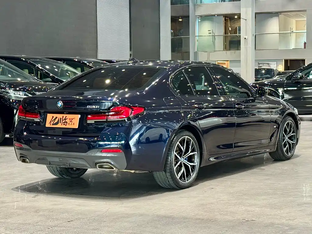 BMW 5 Series 2023 — фото 15