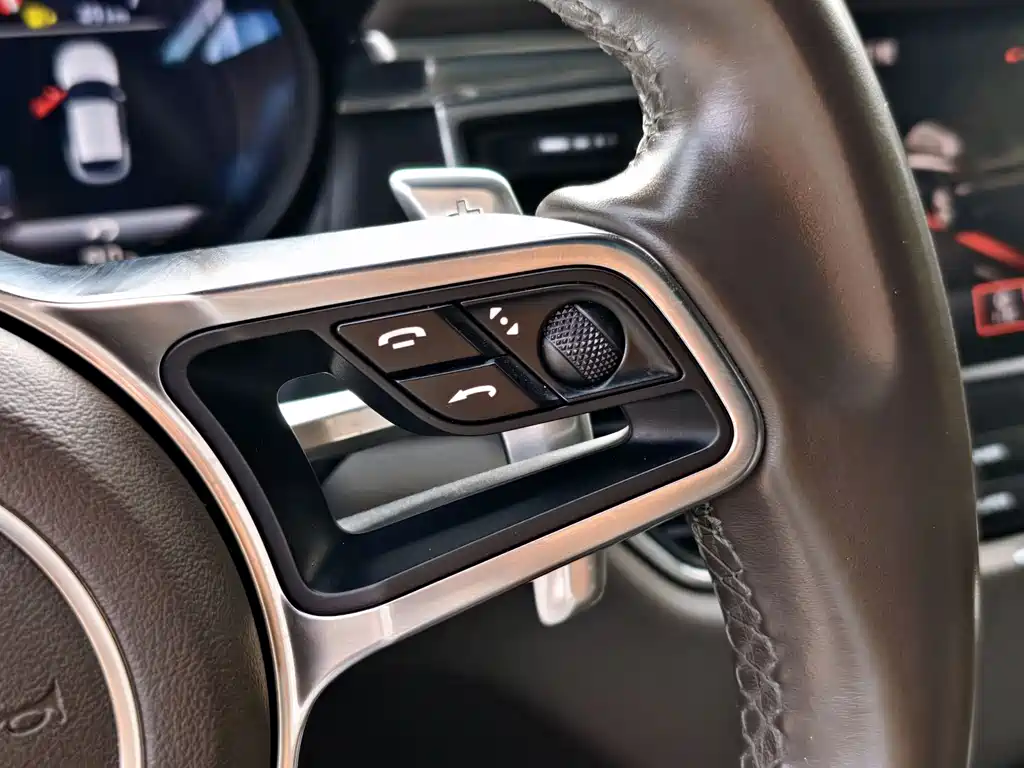 Porsche Macan 2017 — фото 29