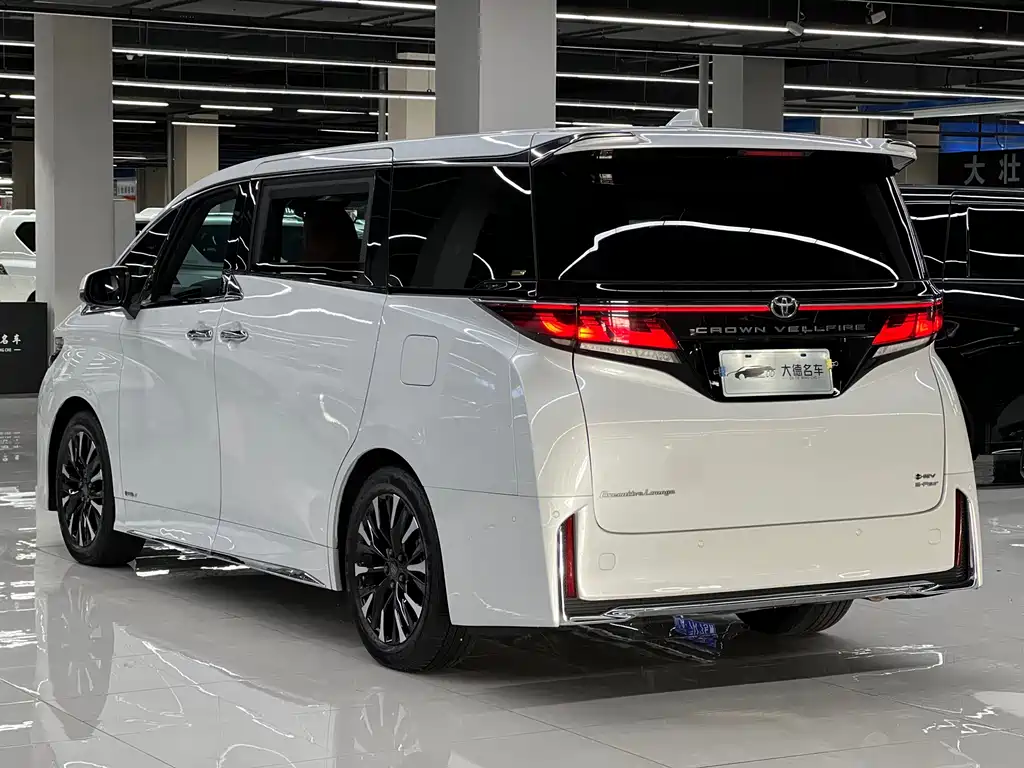 Toyota Vellfire 2024 — фото 6