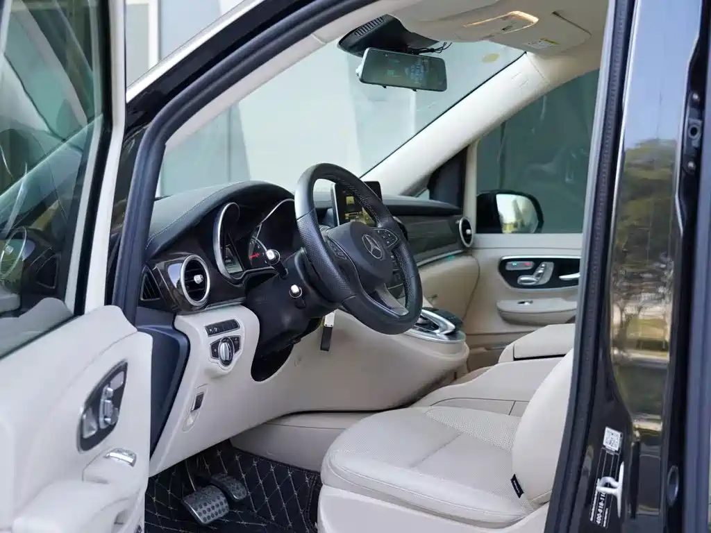 Mercedes-Benz V-Class 2017 — фото 10
