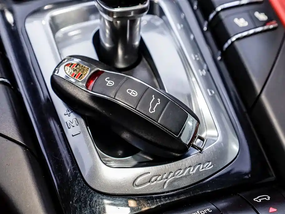 Porsche Cayenne 2012 — фото 17