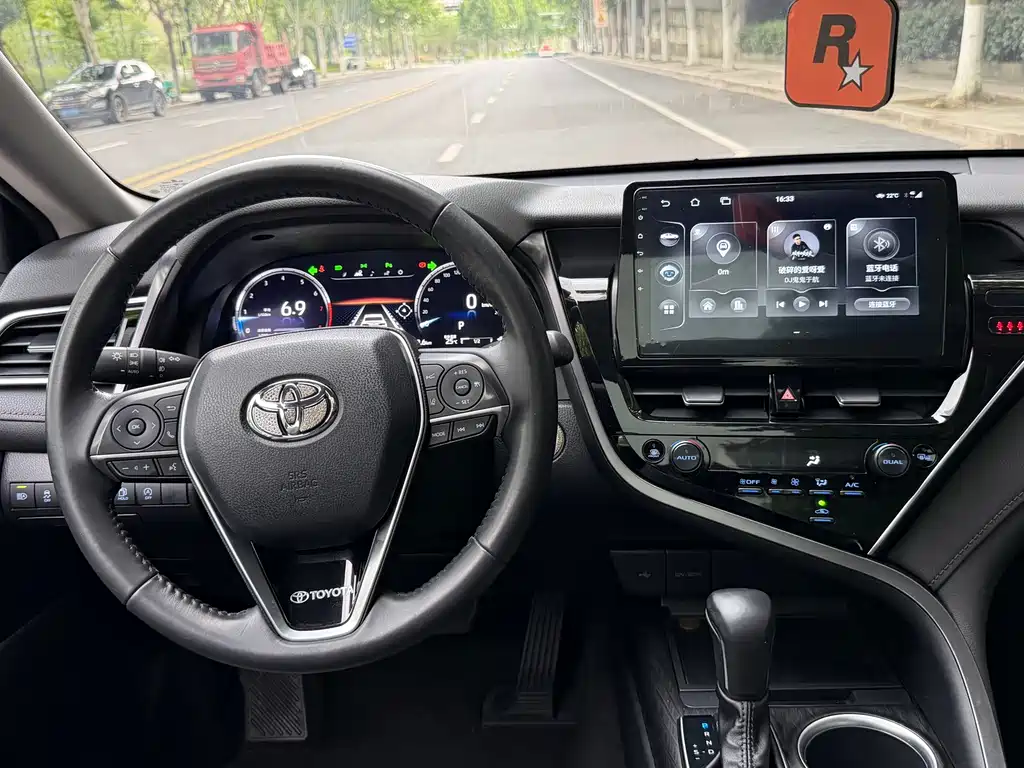 Toyota Camry 2023 — фото 18