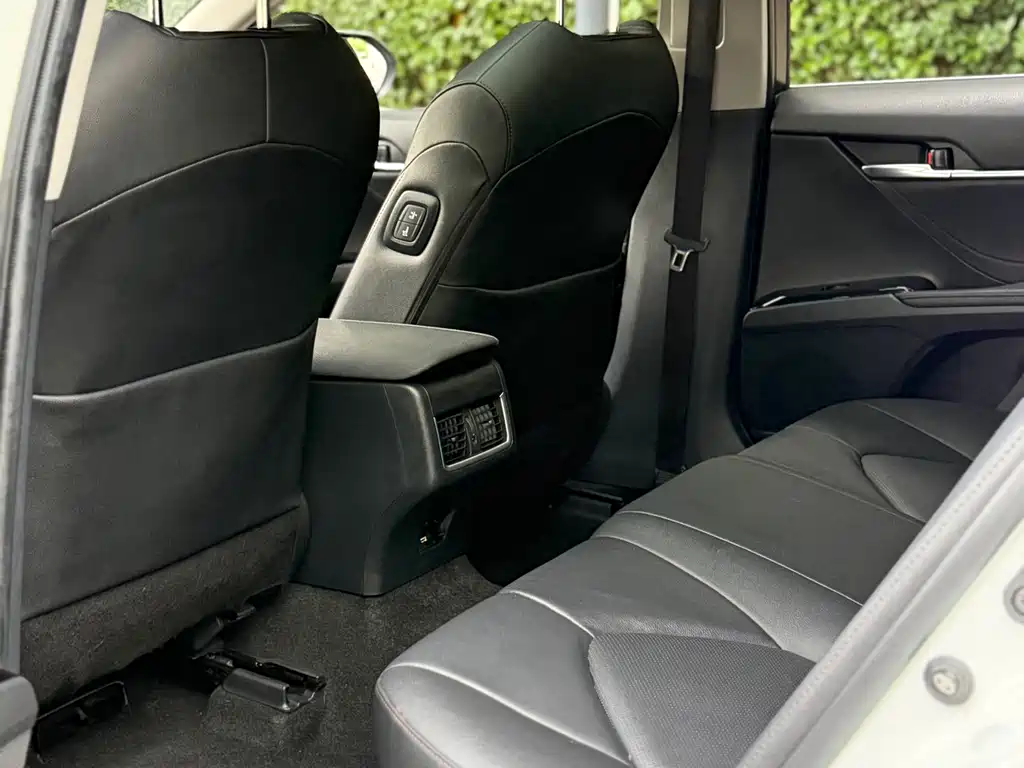 Toyota Camry 2023 — фото 10