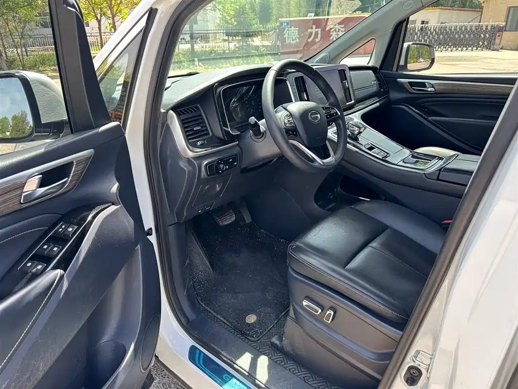 GAC Motor Trumpchi M8 2022 — фото 7