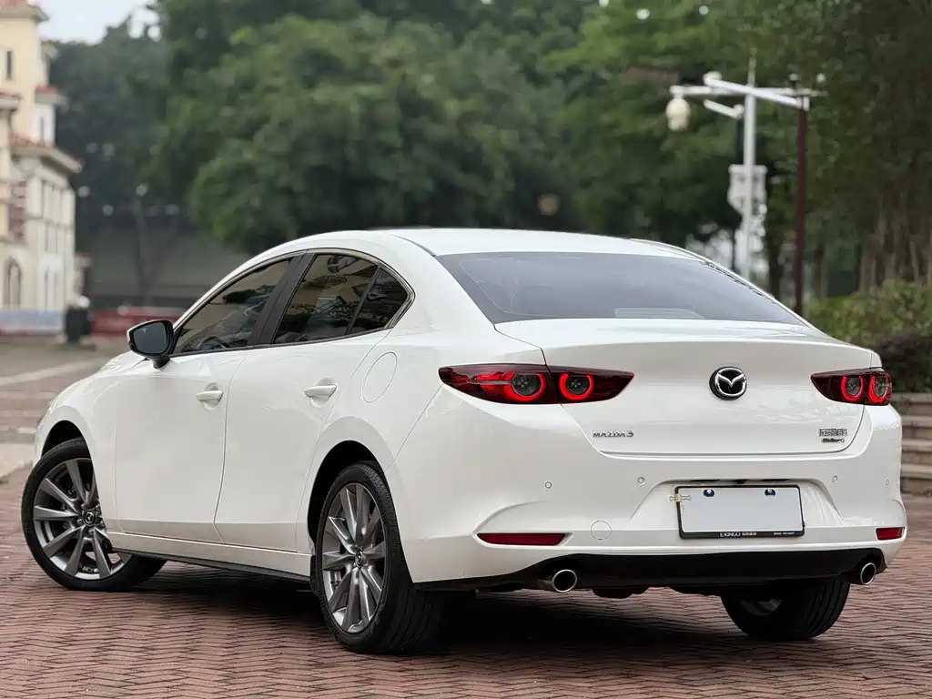 Mazda 3 Axela 2021 — фото 3