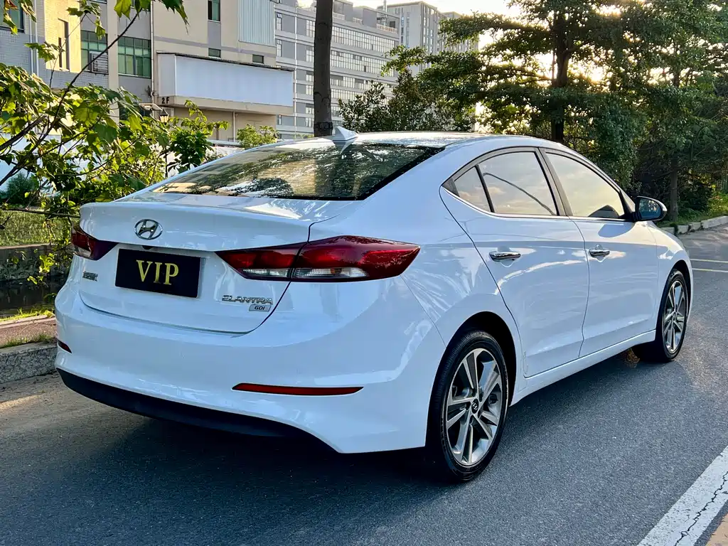 Hyundai Elantra 2018 — фото 7