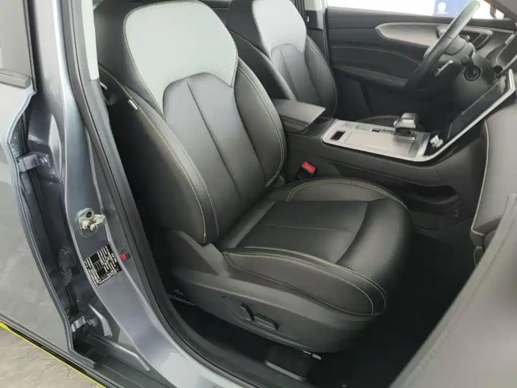 Roewe RX5 New Energy 2021 — фото 25