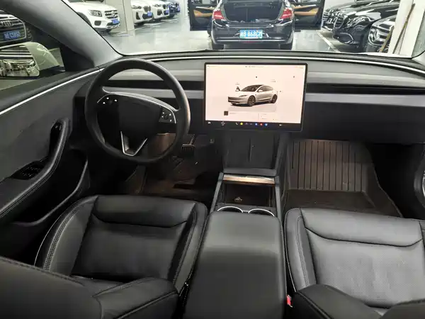 Tesla Model 3 2024
