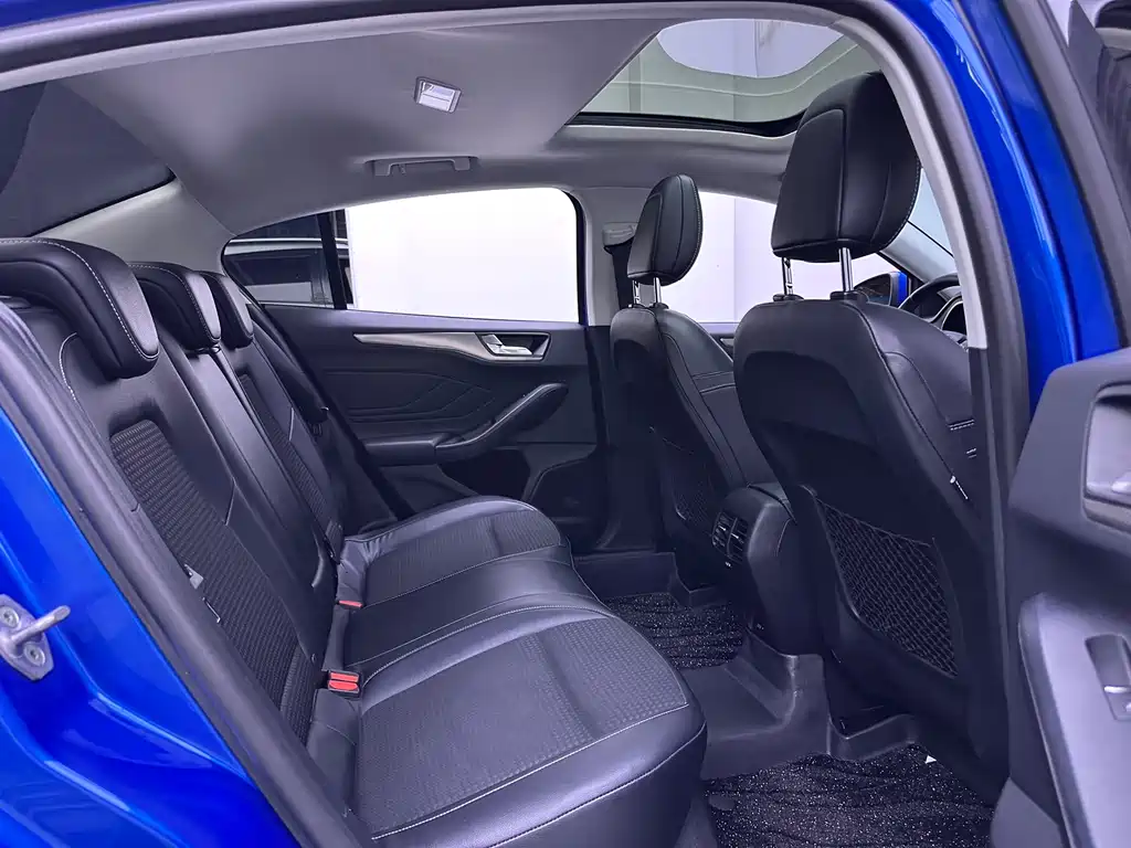 Ford Focus 2019 — фото 13