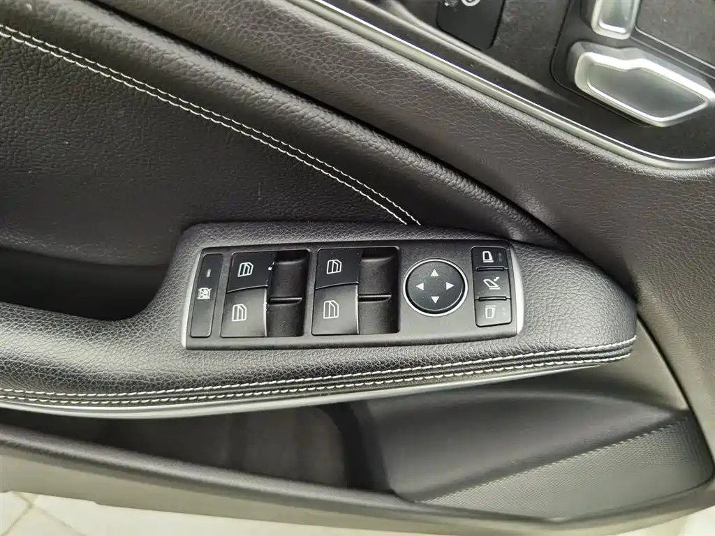 Mercedes-Benz A-Class 2018 — фото 9