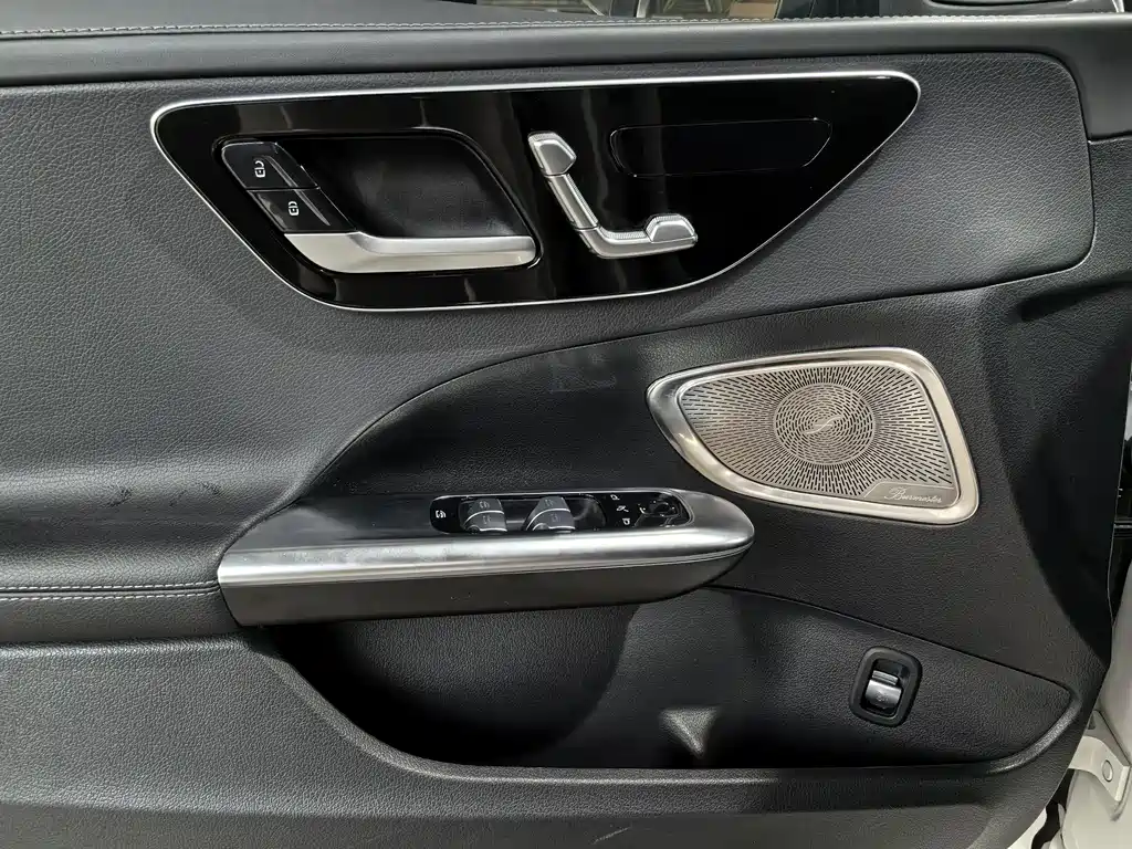 Mercedes-Benz C-Class 2024 — фото 13