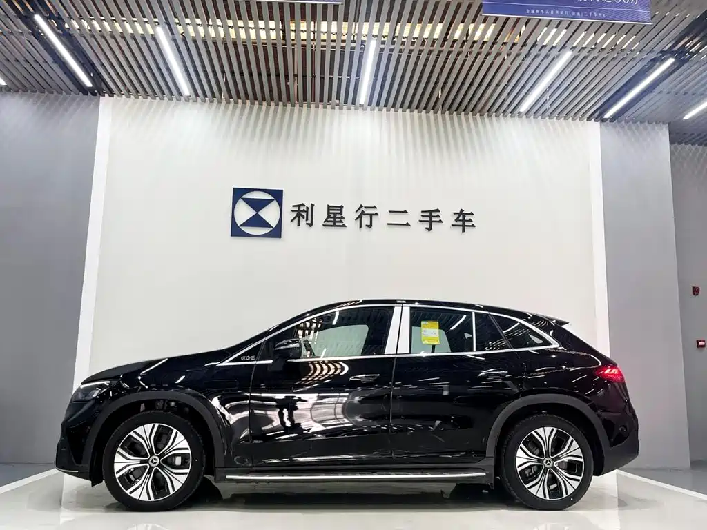 Mercedes-Benz EQE SUV 2025