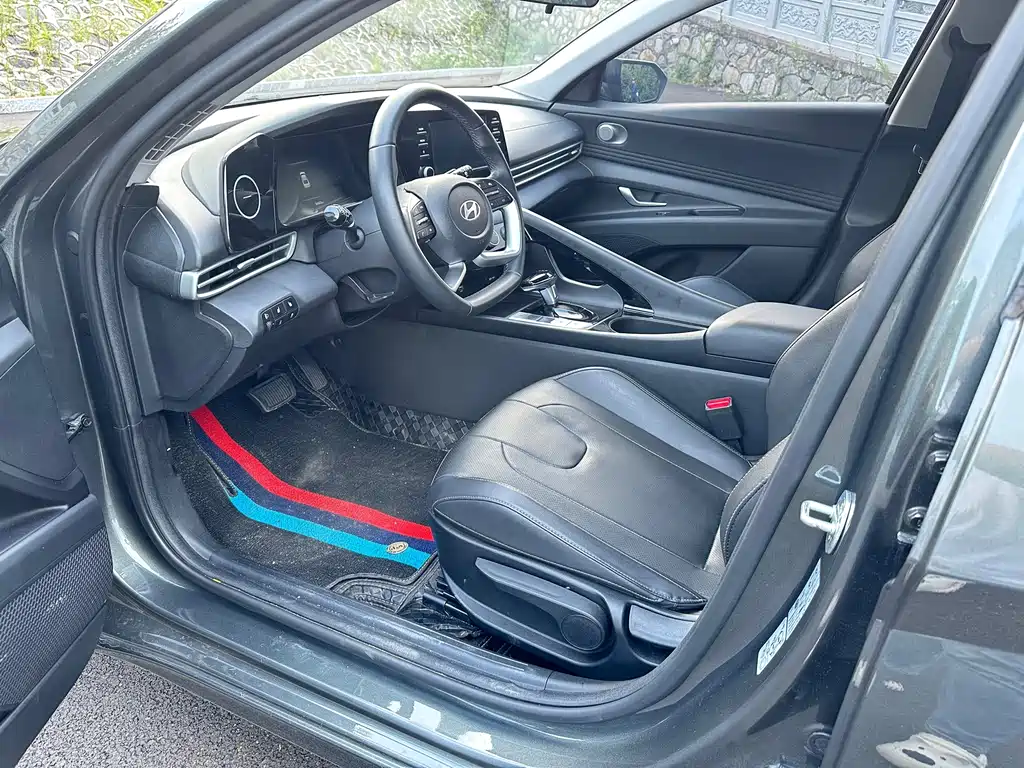 Hyundai Elantra 2023 — фото 12