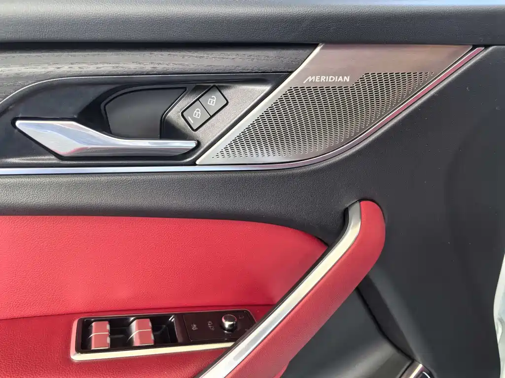 Jaguar F-PACE 2023 — фото 18