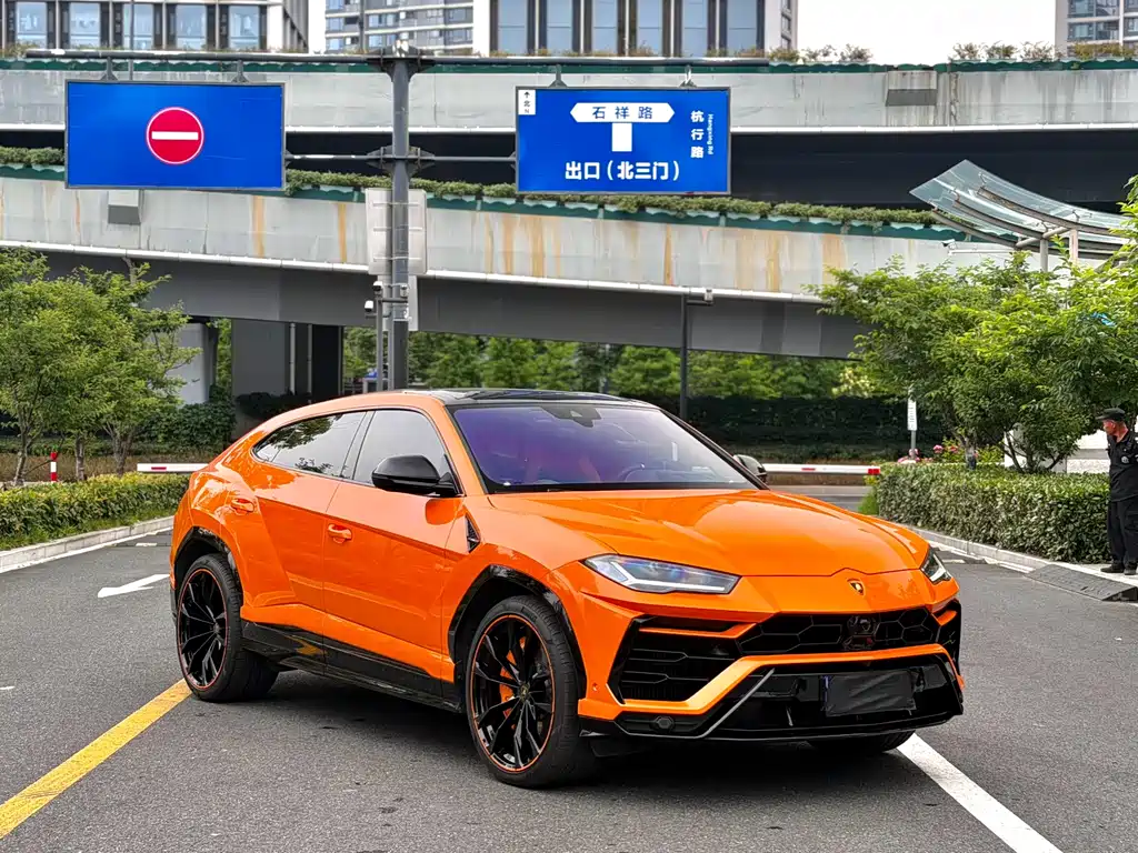 Lamborghini Urus 2022 — фото 2