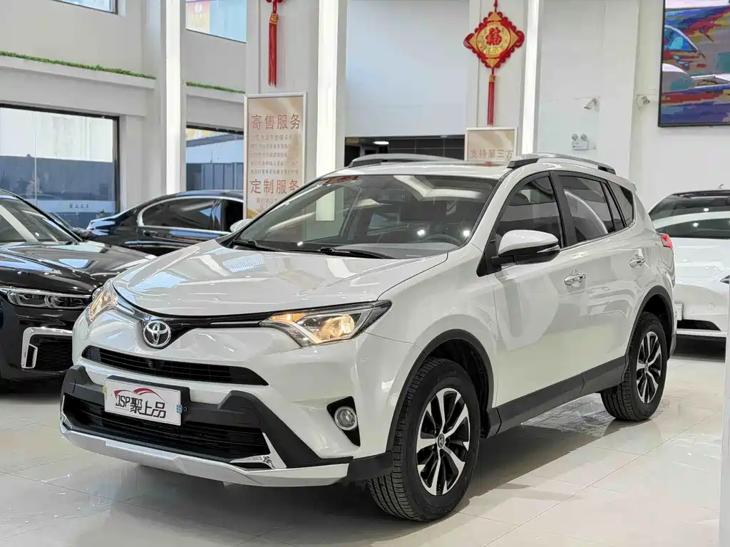 Toyota RAV4 2018 — фото 1