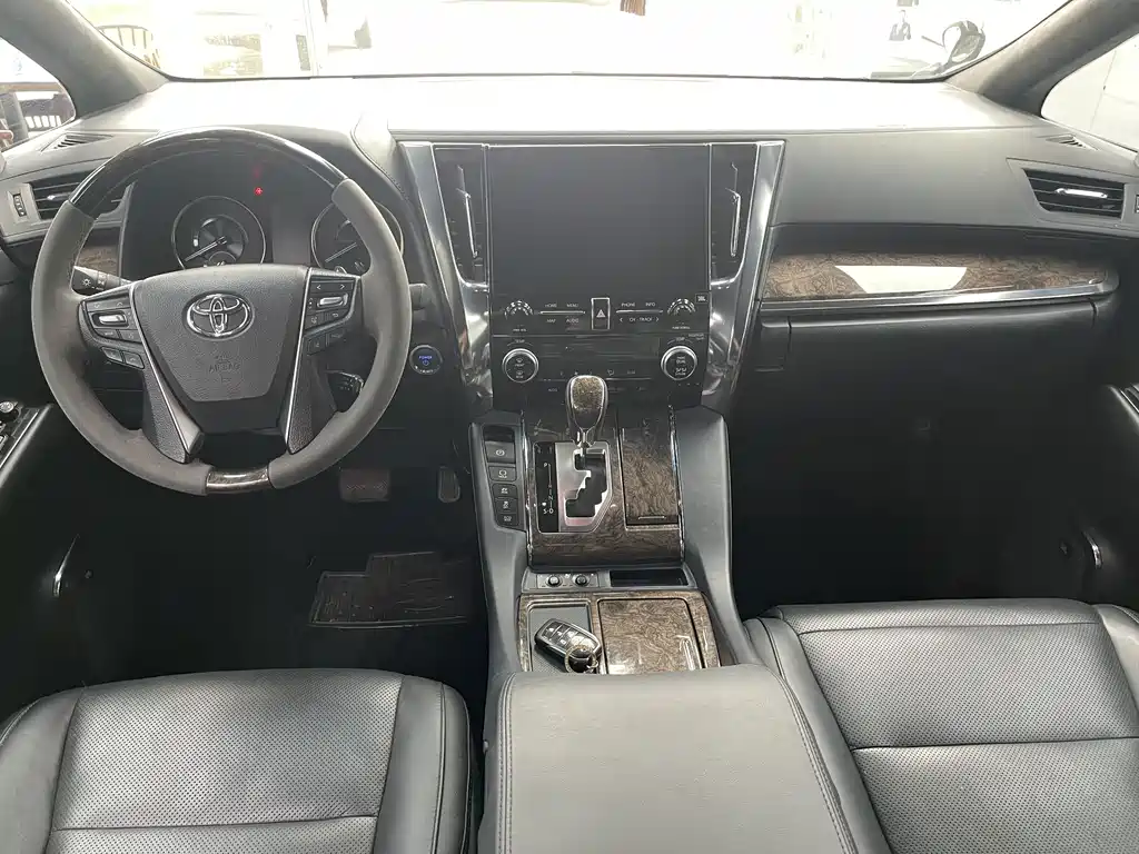 Toyota Vellfire 2022 — фото 6