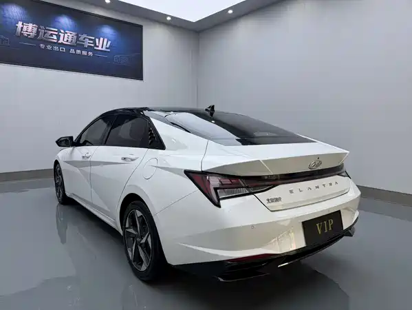 Hyundai Elantra 2022