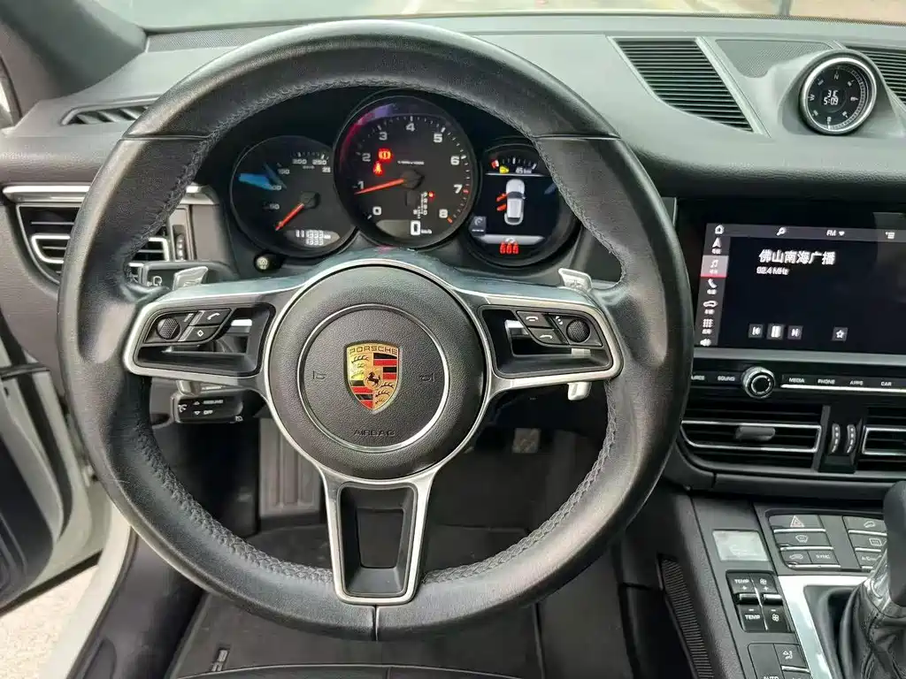 Porsche Macan 2019 — фото 9