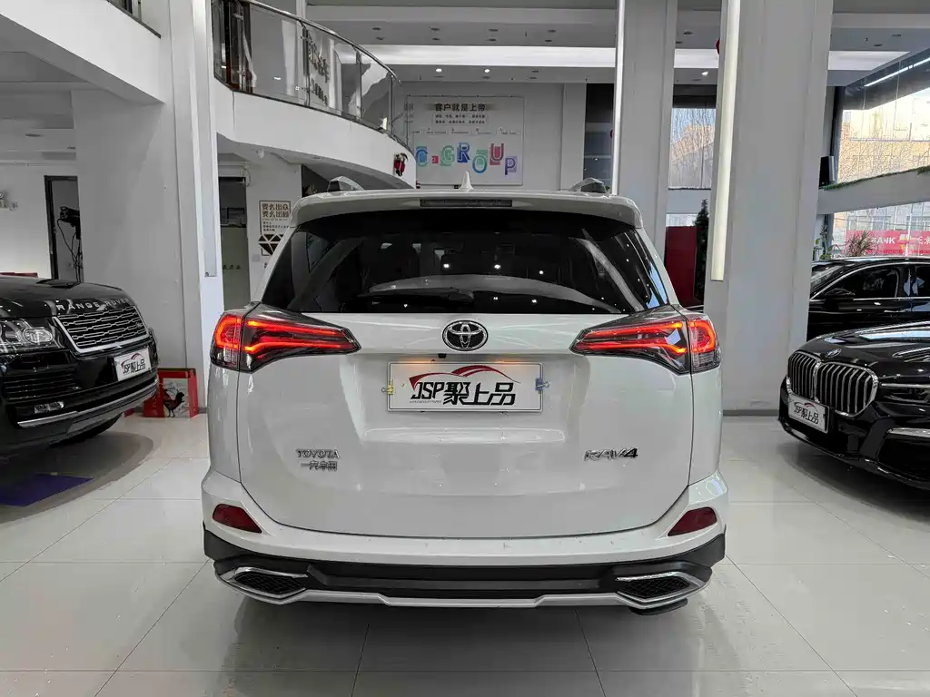Toyota RAV4 2018 — фото 14